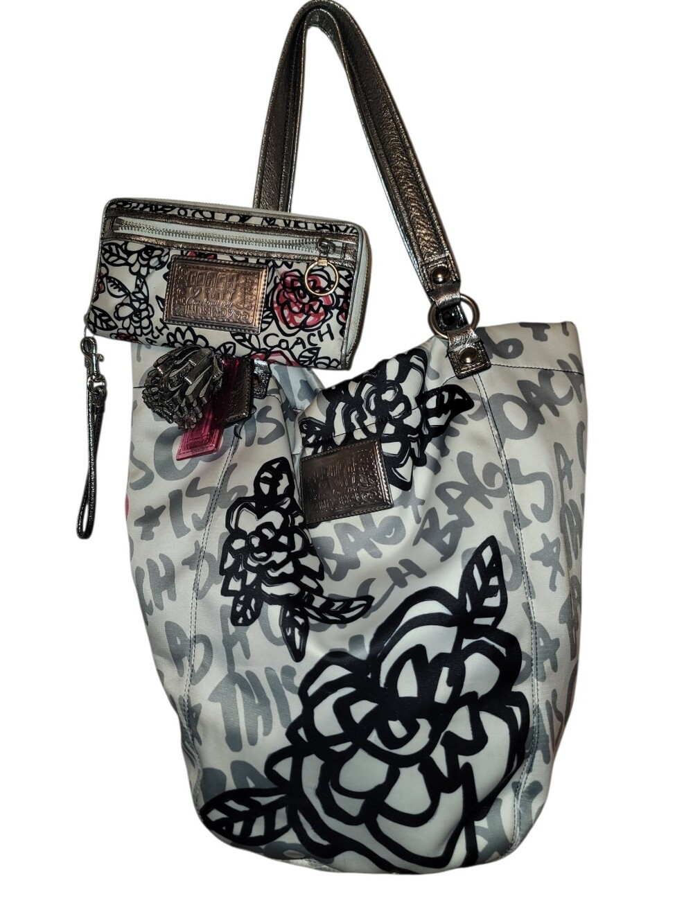 Coach Poppy Rare 2010 Graffiti Bella Glam XL Tote with Hang Tags and Wristlet